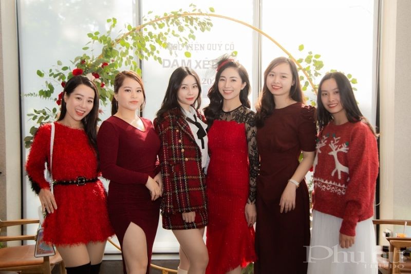 Á hậu Ngọc Trâm – Co-founder Học viện Quý Cô cùng các học viên tham gia workshop