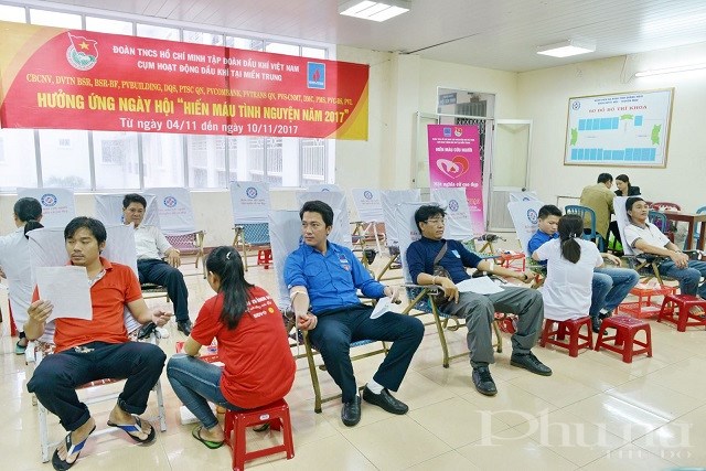 CBCNV, ĐVTN BSR hiến máu  tình nguyện tại Khoa Huyết học – Bệnh viên Đa khoa tỉnh Quảng Ngãi.