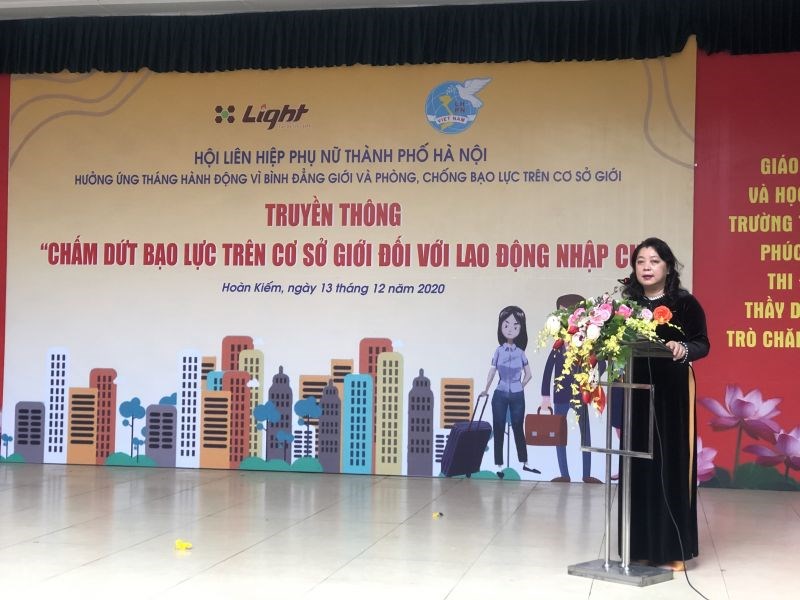 Đồng chí Nguyễn Thị Thu Thủy, Phó Chủ tịch Thường trực Hội LHPN Hà Nội phát động buổi truyền thông