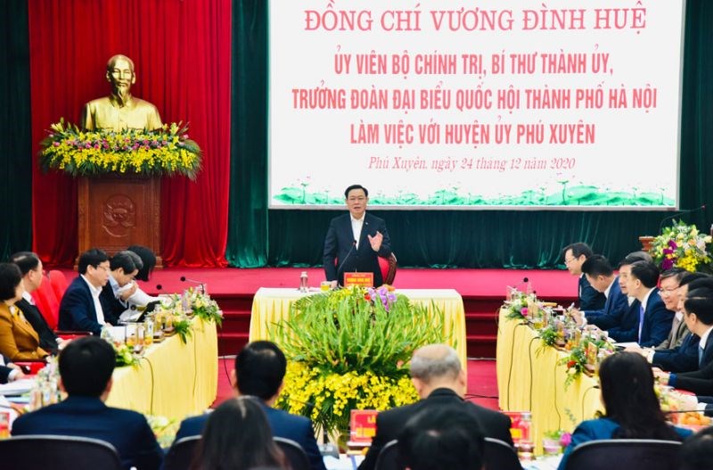Bí thư Thành ủy Hà Nội Vương Đình Huệ phát biểu tại buổi làm việc với Huyện ủy Phú Xuyên.
