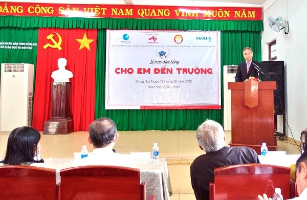 Ông Yasuhiro Tada, Tổng Giám đốc Công ty TNHH Kureha Việt Nam mong các em học sinh ngày hôm nay sẽ đóng góp vào sự phát triển của Việt Nam và tỉnh Đồng Nai trong tương lai.