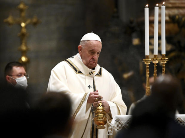 Giáo hoàng Francis tổ chức thánh lễ Giáng sinh tại tòa thánh Vatican sớm hơn 2 giờ để phù hợp với lệnh giới nghiêm tại Italy.