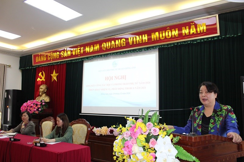 Đồng chí Nguyễn Thị Thu Thủy - Phó Chủ tịch Thường trực Hội LHPN Hà Nội phát biểu tại hội nghị