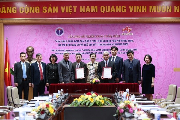 Đại diện Vụ Sức khỏe bà mẹ - trẻ em (Bộ Y tế) và Công ty Ajinomoto Việt Nam đã ký kết Biên bản ghi nhớ về Hợp tác triển khai Phần mềm trên phạm vi toàn quốc.