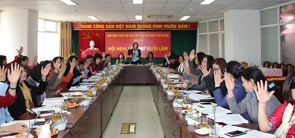 Tại hội nghị, các đại biểu biểu quyết bầu bổ sung các đồng chí UV BCH Hội LHPN Hà Nội, UV BTV Hội LHPN Hà Nội