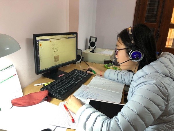 Học sinh Hà Nội học online trong thời gian nghỉ học tập trung vì dịch Covid-19