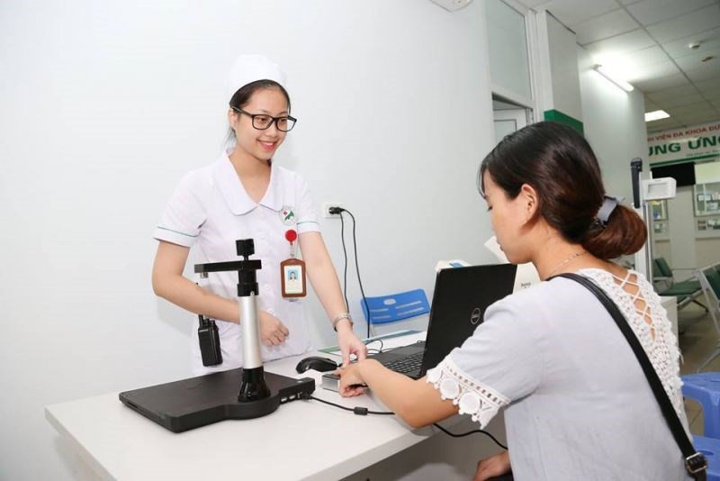 Bệnh viện Đa khoa Đức Giang triển khai ứng dụng quét vân tay trong đăng ký khám chữa bệnh.
