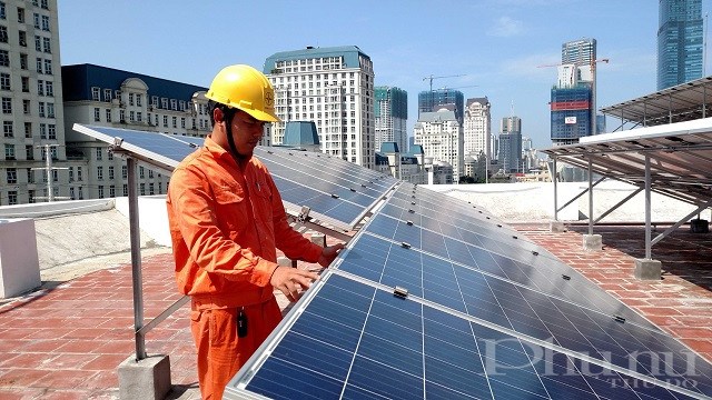 Lắp đặt điện mặt trời mái nhà tại Công ty Điện lực Nam Từ Liêm, Hà Nội.