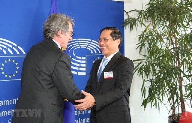 Thứ trưởng Thường trực Bộ Ngoại giao Bùi Thanh Sơn, Đặc phái viên của Thủ tướng Chính phủ, gặp Chủ tịch Nghị viện Châu Âu David Sasoli (Nguồn: TTXVN).