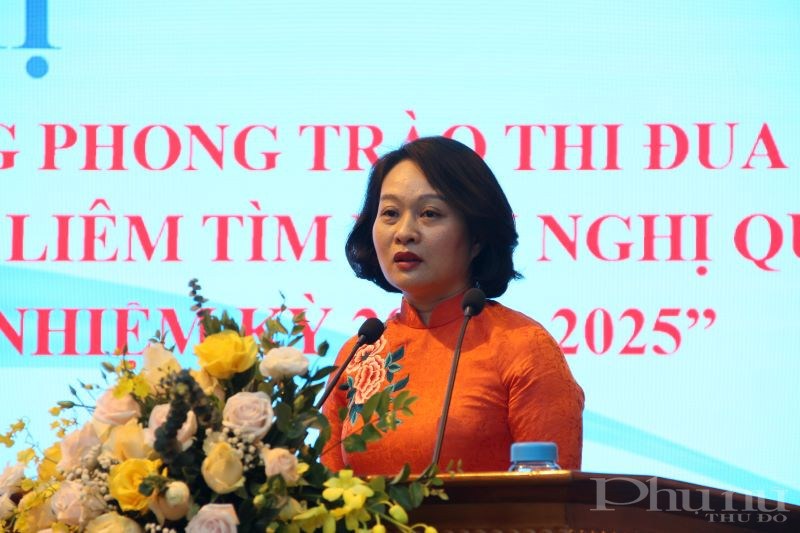 Phó Chủ tịch Hội LHPN Hà Nội Phạm Thị Thanh Hương phát biểu tại hội nghị.