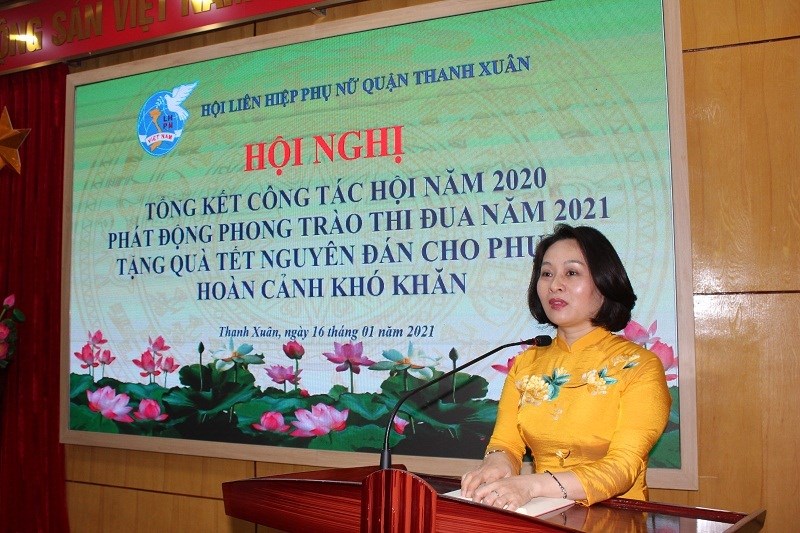 Đồng chí Phạm Thị Thanh Hương - Phó Chủ tịch Hội LHPN Hà Nội phát biểu chỉ đạo hội nghị