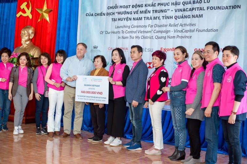 Nuskin Việt Nam và Nhà phân phối trao số tiền hỗ trợ ủng hộ chương trình 