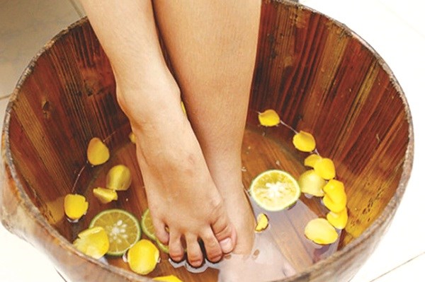 “Ngâm chân” – liệu pháp đơn giản để tăng cường sức khỏe - ảnh 2