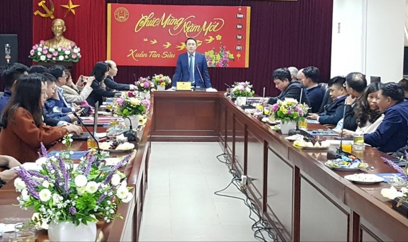 Thành ủy viên, Cục trưởng Cục thuế thành phố Hà Nội phát biểu tại buổi gặp mặt với phóng viên các cơ quan báo chí