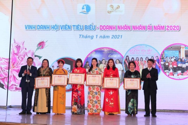 Các nữ doanh nhân Thủ đô tiêu biểu năm 2020 được vinh danh tại Gala
