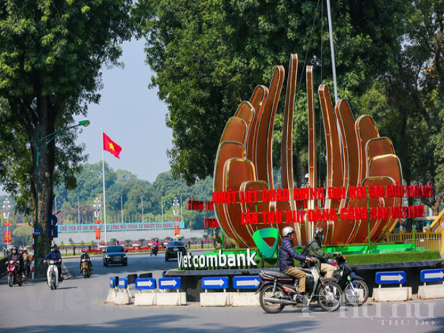 Hà Nội rực cờ hoa chào mừng Đại hội Đảng lần thứ XIII - ảnh 5