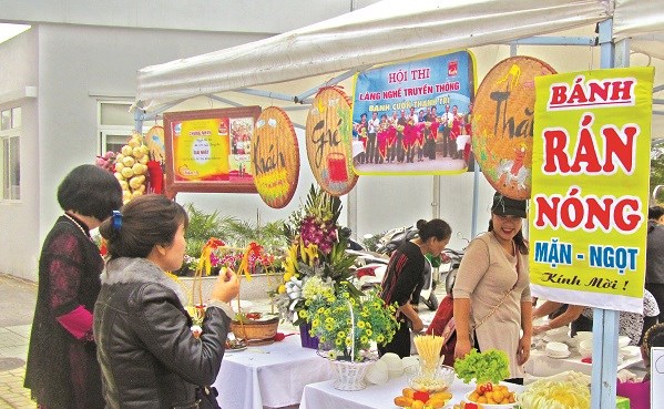 Nhiều sản phẩm truyền thống, thực phẩm an toàn được Hội PN quận giới thiệu tại Ngày hội phụ nữ Hoàng Mai sáng tạo, khởi nghiệp