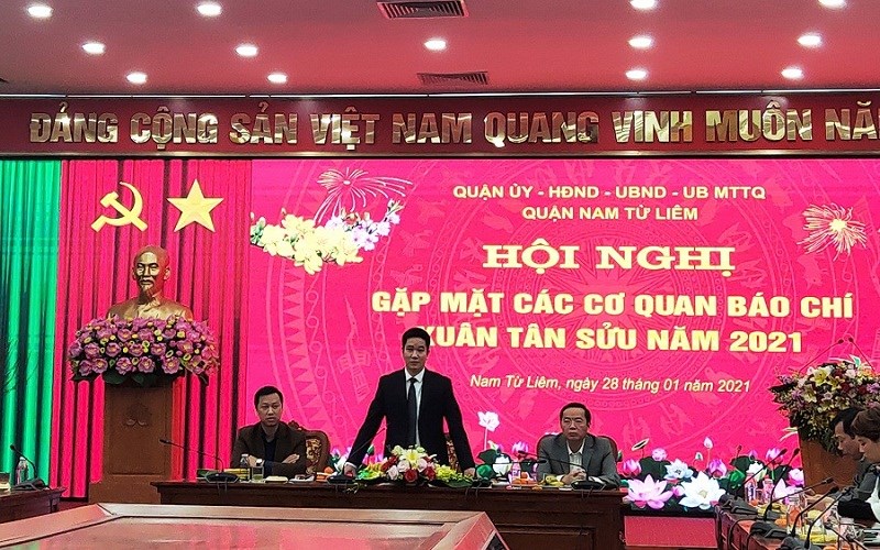 Đồng chí Nguyễn Huy Cường - Phó Bí thư - Chủ tịch UBND quận Nam Từ Liêm phát biểu tại hội nghị
