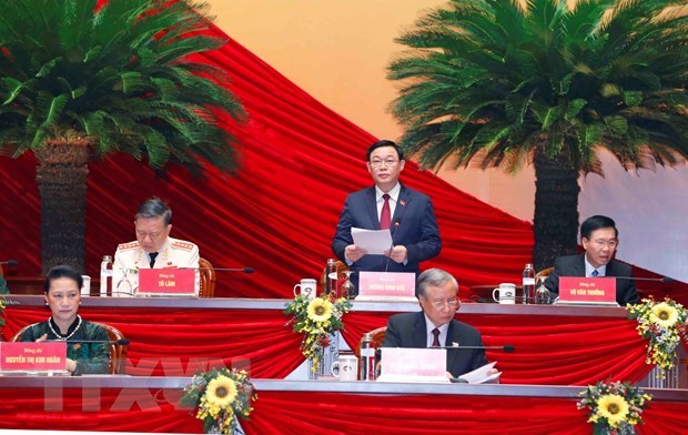 Đồng chí Vương Đình Huệ, Ủy viên Bộ Chính trị, Bí thư Thành ủy Hà Nội thay mặt Đoàn Chủ tịch điều hành phiên họp.