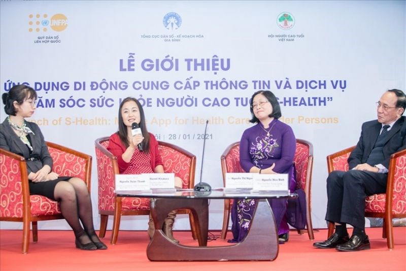 Lễ ra mắt ứng dụng chăm sóc sức khoẻ cho người cao tuổi, với sự tham gia của lãnh đạo Tổng cục DS-KHHGĐ, Hội Người cao tuổi Việt Nam và UNFPA. Ảnh: Hà Thu