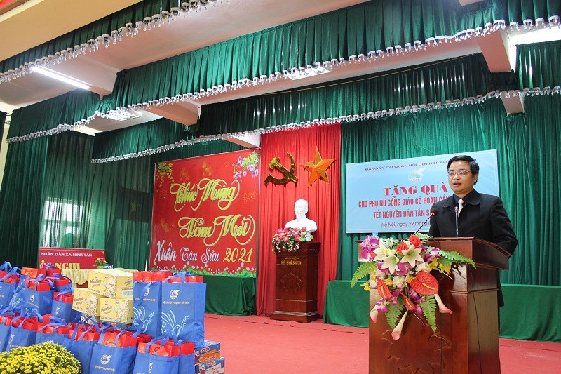 Ông Trương Đại Dương - Bí thư Đảng ủy xã Minh Tân, huyện Phú Xuyên gửi lời cảm ơn tới Hội LHPN Hà Nội