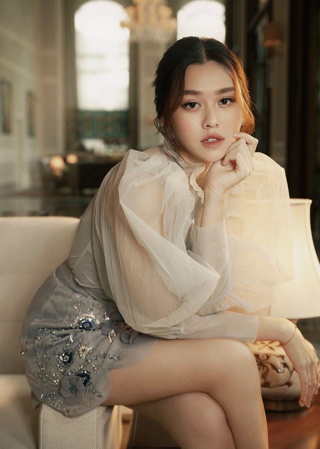 Bộ ảnh được thực hiện với ekip photo Kyanh Trần, Makeup: Xi Quan Le, Stylist: Long Vu Nguyen