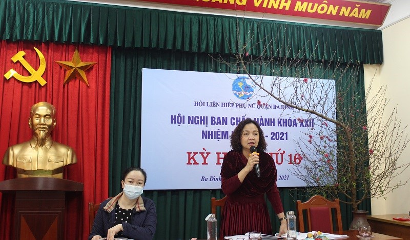 Đồng chí Đinh Thị Phương Liên - Chủ tịch Hội LHPN quận Ba Đình phát biểu chỉ đạo tại hội nghị