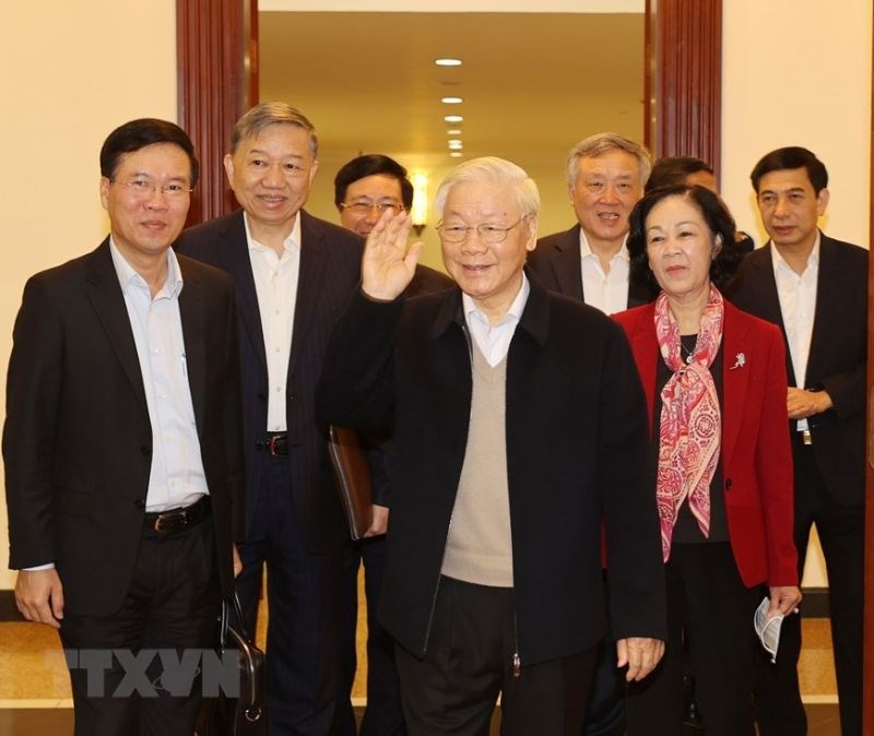 Tổng Bí thư, Chủ tịch nước Nguyễn Phú Trọng cùng các đồng chí Ủy viên Bộ Chính trị, Ban Bí thư.