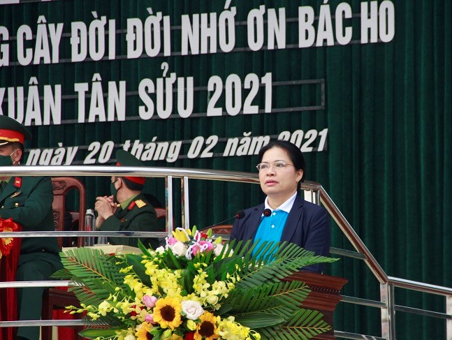 Đồng chí Hà Thị Nga - Chủ tịch Hội LHPN Việt Nam phát biểu tại buổi Lễ phát động