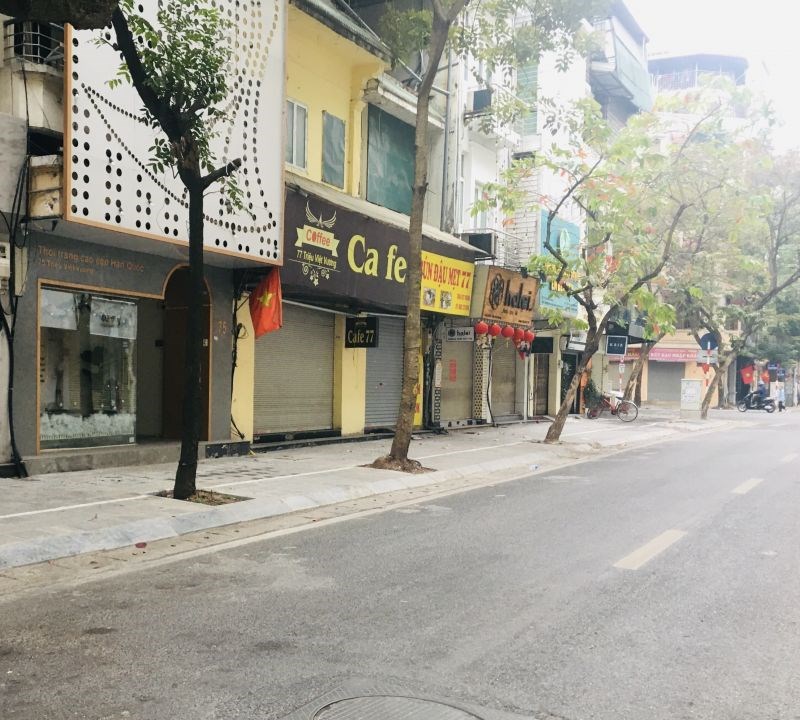 Nhiều cửa hàng ăn uống tại phố Triệu Việt Vương đã tạm dừng hoạt động