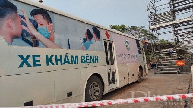 Xe X-quang di động được điều động từ Quảng Ninh về Bệnh viện Dã chiến số 3.