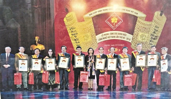 Bà Nguyễn Thị Lâm đón nhận danh hiệu Nghệ nhân ẩm thực vào năm 2016.