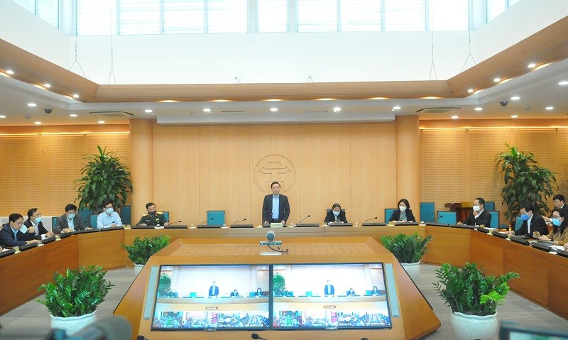 Phó Chủ tịch UBND TP Hà Nội Chử Xuân Dũng điều hành phiên họp thứ 94 của BCĐ phòng chống dịch Covid-19.