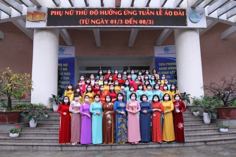 Toàn thể cán bộ, nhân viên nữ Hội LHPN Hà Nội hưởng ứng Tuần lễ áo dài từ ngày 1 - 8/302021