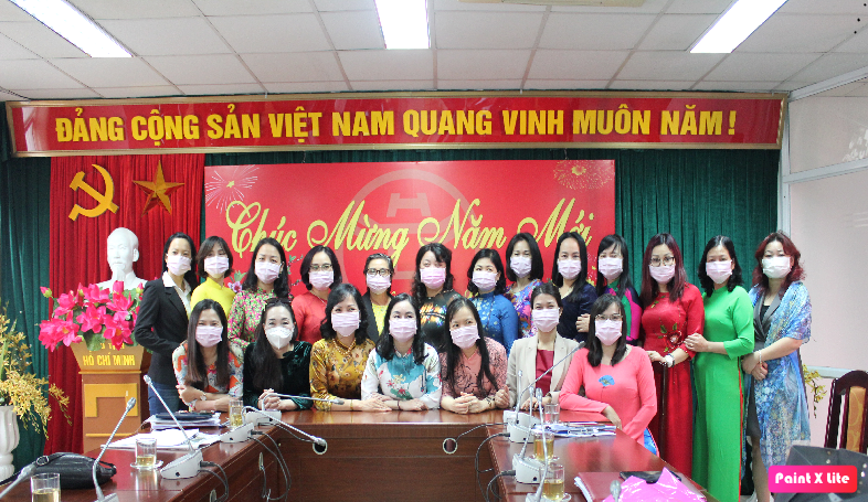 Các đại biểu chụp ảnh lưu niệm
