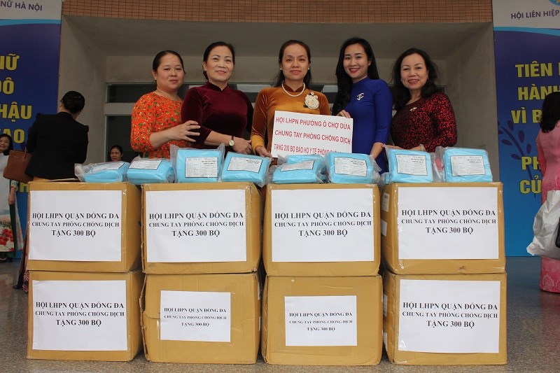 Hội LHPN phường Ô Chợ Dừa chung tay ủng hộ 200 bộ
