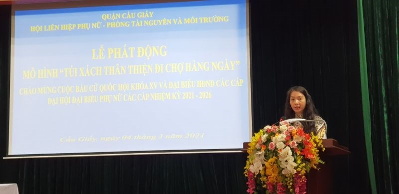 bà Lưu Tuyết Trinh, Phó Chủ tịch Hội LHPN quận Cầu Giấy