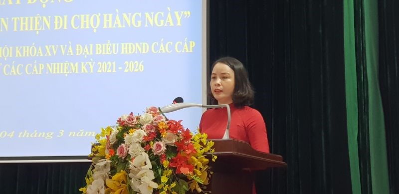 Bà Đỗ Thu Trà, Chủ tịch Hội LHPN phường Mai Dịch phát biểu