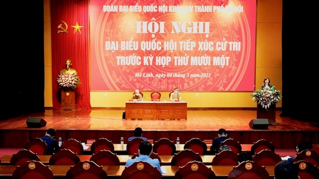 Quan cảnh buổi tiếp xúc cử tri ở huyện Mê Linh
