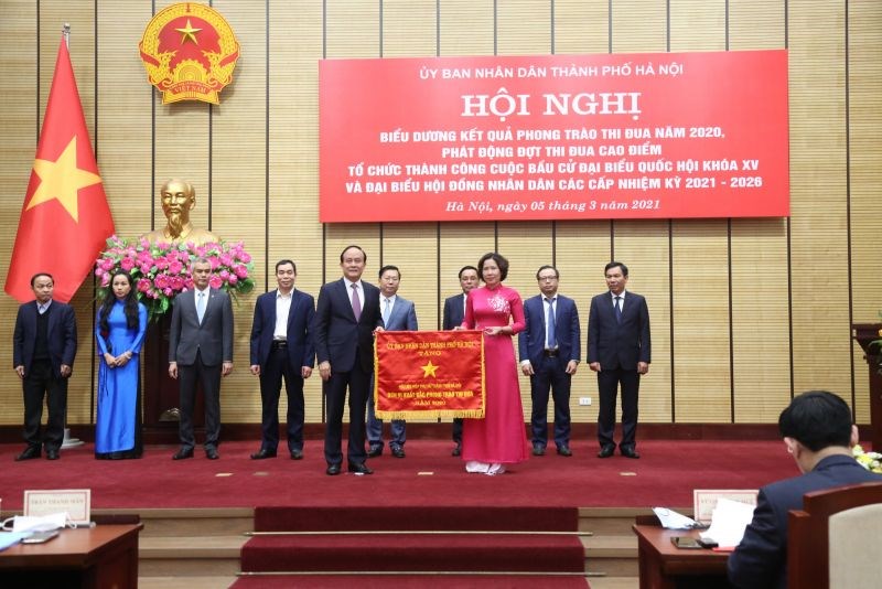 Hội LHPN Hà Nội vinh dự được UBND TP Hà Nội khen thưởng đơn vị xuất sắc trong phong trào thi đua năm 2020