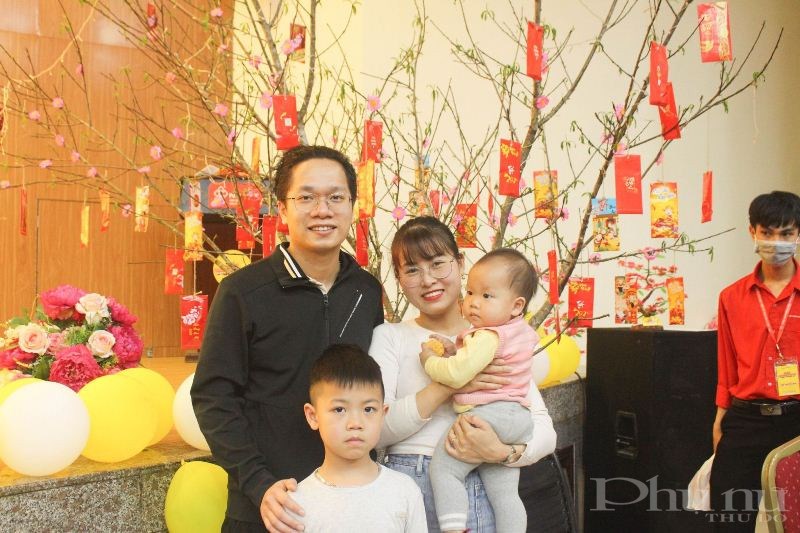 Gia đình hạnh phúc của chị Phạm Thanh Hương và anh Nguyễn Quốc Hải.