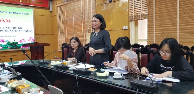 Chủ tịch Hội LHPN quận Thanh Xuân Trịnh Thị Hồng Thủy đánh giá cao sự đổi mới của Báo Phụ nữ Thủ đô trong thời gian gần đây
