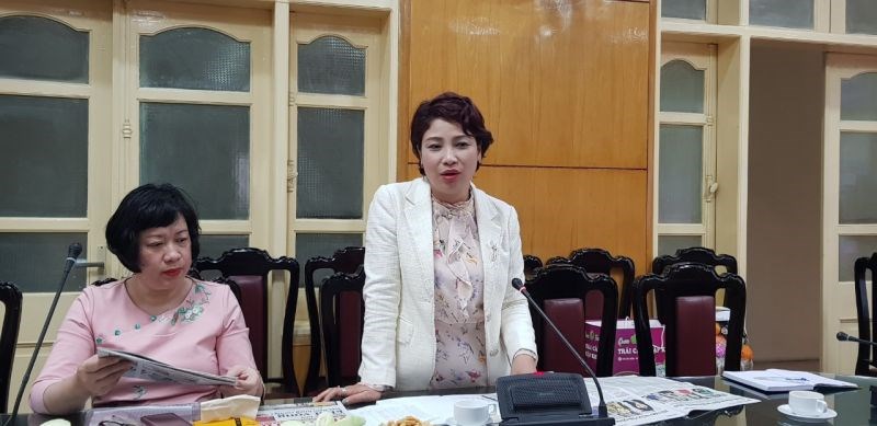 Tổng Biên tập Lê Quỳnh Trang ghi  nhận ý kiến của Hội LHPN quận Thanh Xuân