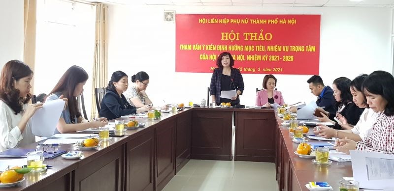 Phó Chủ tịch Hội LHPN Hà Nội Lê Thị Thiên Hương phát biểu