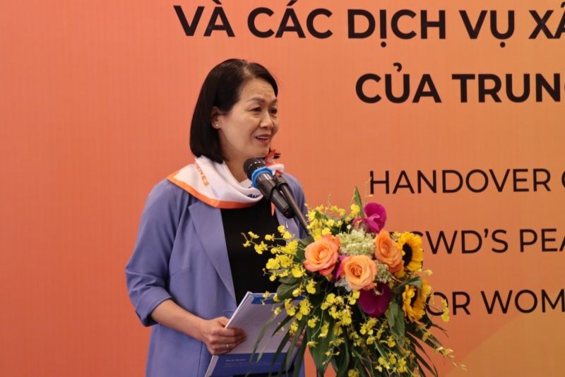 Bà Bùi Thị Hòa, Phó Chủ tịch Hội Liên hiệp Phụ nữ Việt Nam phát biểu tại buổi lễ