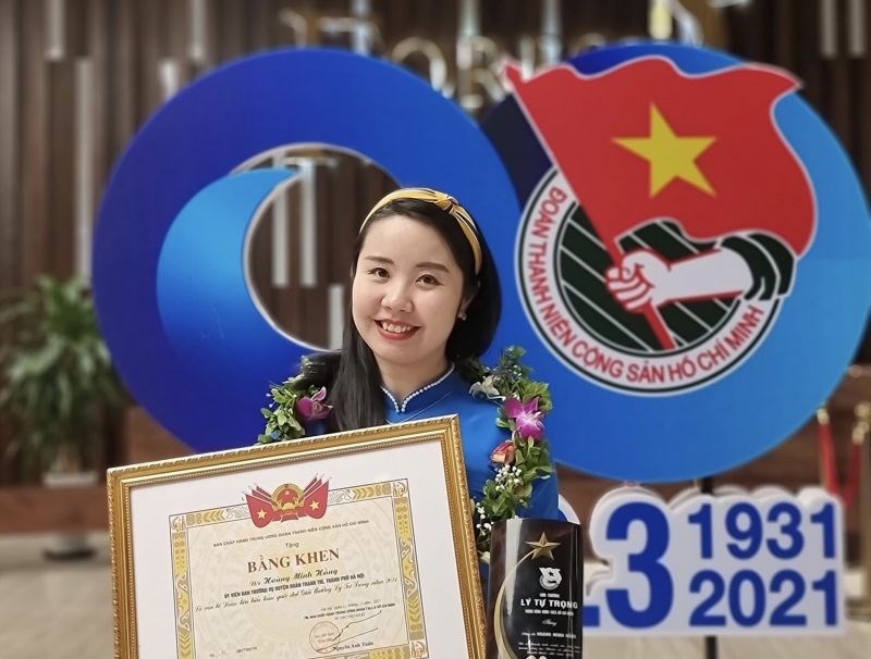 Hoàng Minh Hằng nhận Giải thưởng Lý Tự Trọng - giải thưởng vinh dự dành cho những cán bộ Đoàn xuất sắc nhất cả nước