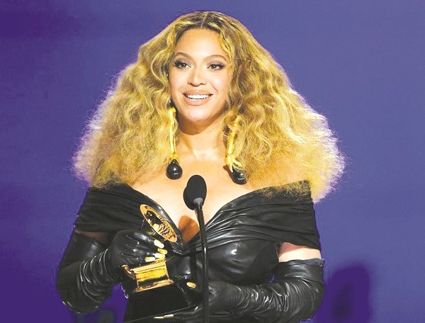Beyoncé làm nên lịch sử tại lễ trao giải Grammy với 28 giải thưởng.