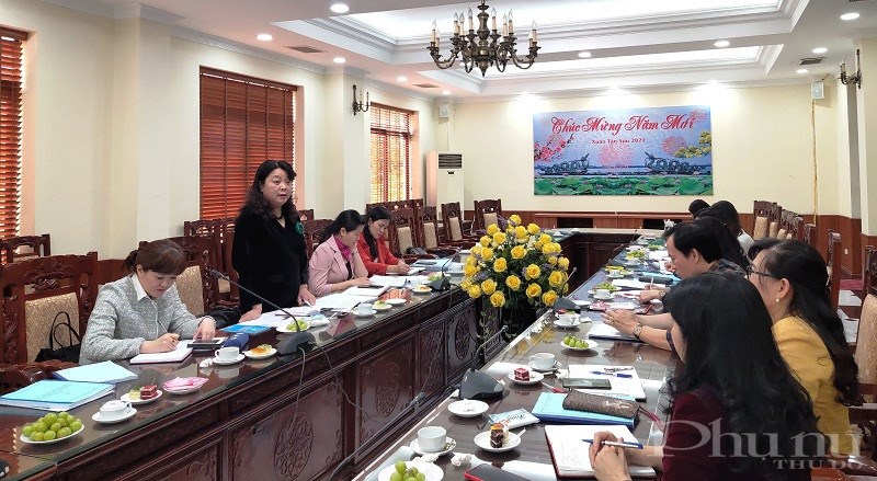 Đồng chí Nguyễn Thị Thu Thủy - Phó Chủ tịch Thường trực Hội LHPN Hà Nội phát biểu tại buổi làm việc