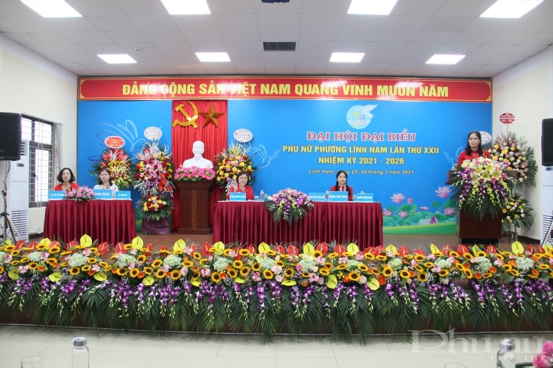 Đoàn Chủ tịch điều hành Đại hội Đại biểu Hội LHPN phường Lĩnh Nam lần thứ XXII, nhiệm kỳ 2021-2026.