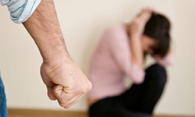 Xử lý hành vi bạo lực vợ cũ sau ly hôn như thế nào? - ảnh 1
